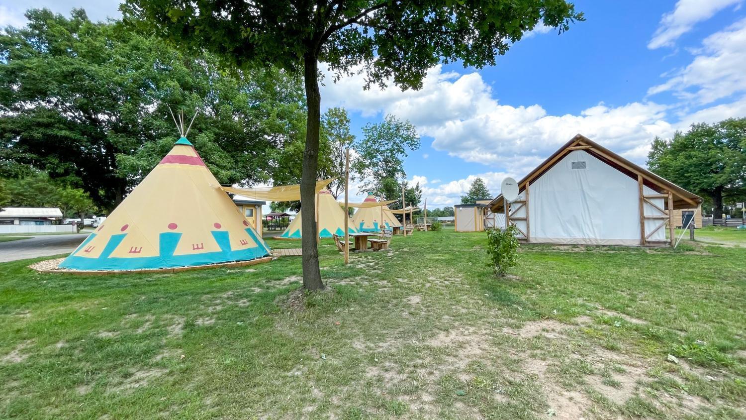 Tipi Illinois Apartment Falkenberg/Elster ภายนอก รูปภาพ